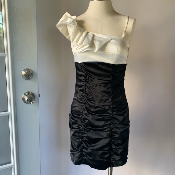 Dress - Picture 5 of 8